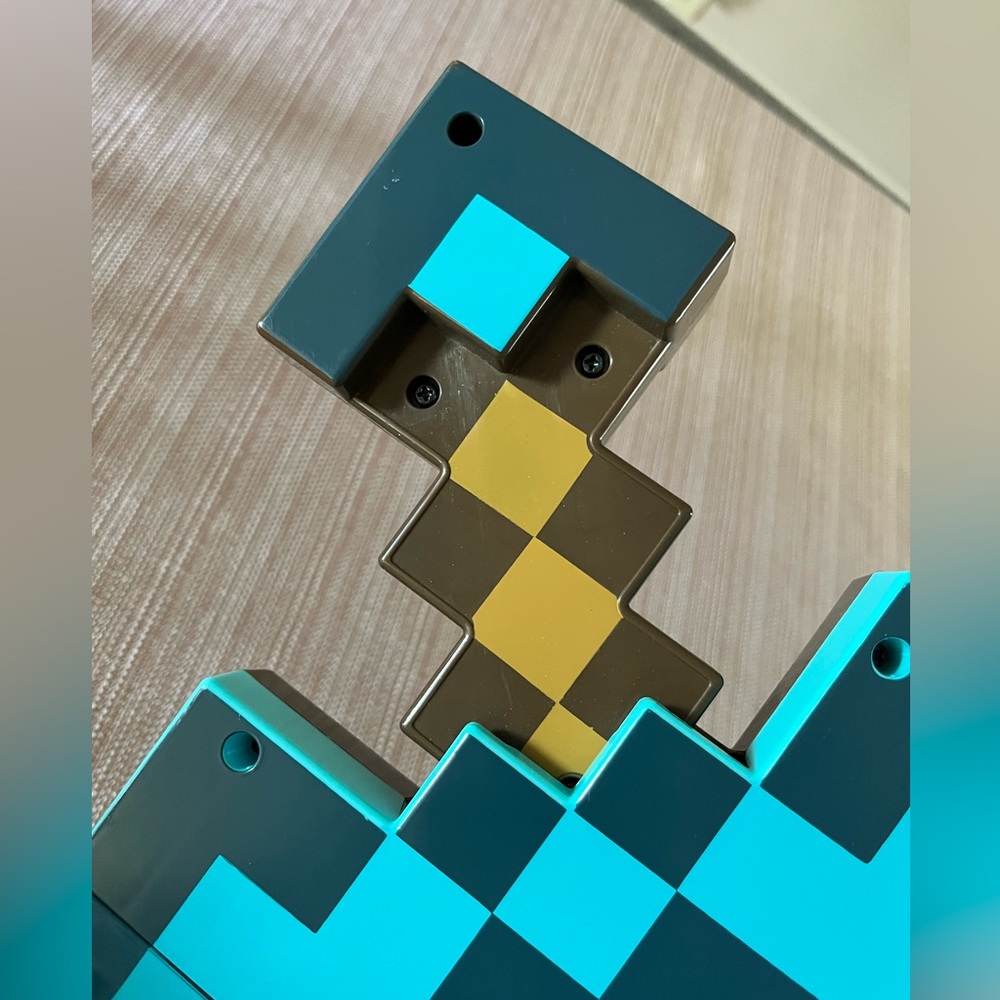 Mattel Minecraft Sword & Pickaxe Set 2 in 1 - Picture 5 of 7
